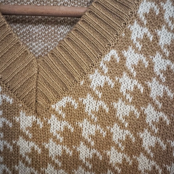 Knit Dogtooth Sweat Vest - Picture 2 of 3